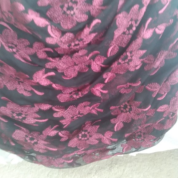 A burgundy and black Betsey Johnson fancy dress. - Picture 4 of 12